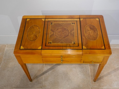 Louis XVI Dressing Table circa 1780 - Louis XVI