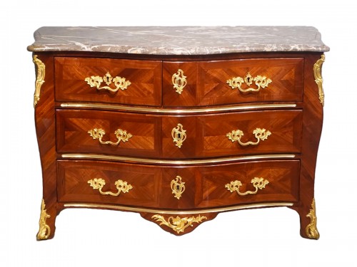 Commode ''tombeau'' estampillée Louis Delaitre – Époque XVIIIe