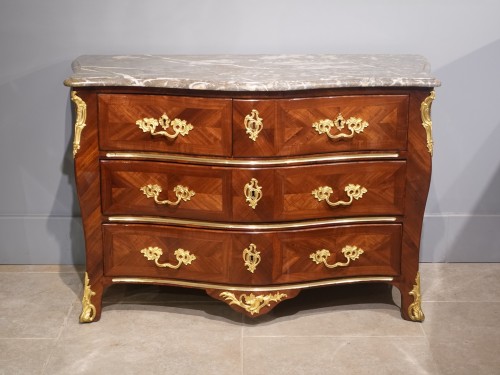 Antiquités - Commode ''tombeau'' estampillée Louis Delaitre – Époque XVIIIe