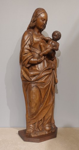 Vierge à l'Enfant en chêne du XVIe siècle - Sculpture Style Renaissance