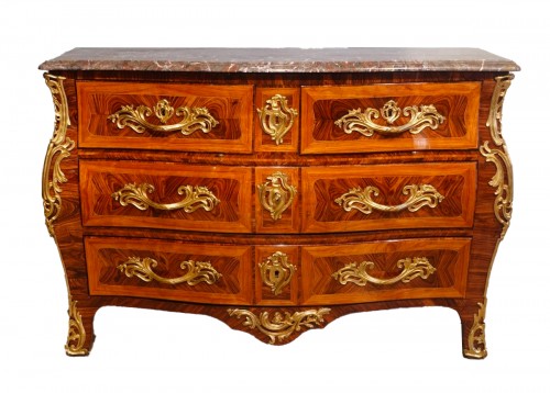 Commode Tombeau estampillée Tairraz XVIIIe siècle