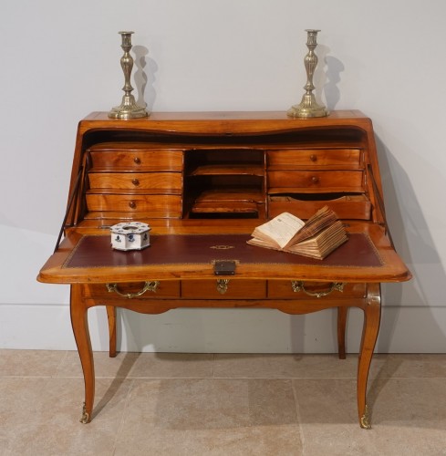 Mobilier Bureau et Secrétaire - Bureau dos d'âne ou bureau de pente Louis XV