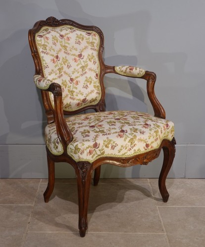 Paire de cabriolets Louis XV en noyer - Sièges Style Louis XV