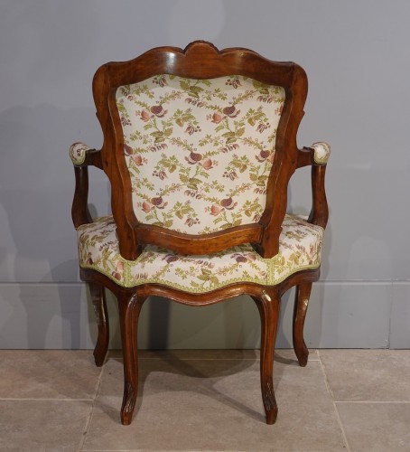 Antiquités - Paire de cabriolets Louis XV en noyer