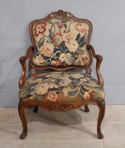 Pair of Louis XV Armchairs &#039;&#039;à la Reine&#039;&#039; - Seating Style Louis XV