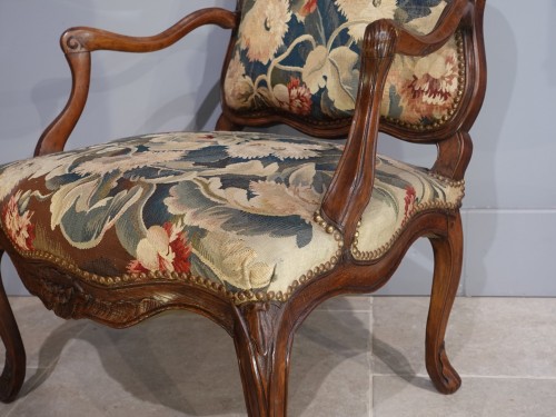 18th century - Pair of Louis XV Armchairs &#039;&#039;à la Reine&#039;&#039;