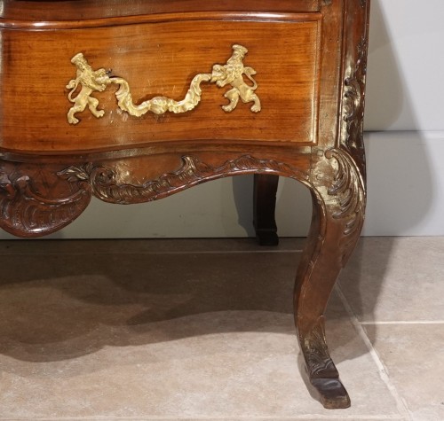 Louis XV - Commode Louis XV par Pierre Hache (1705 – 1776)