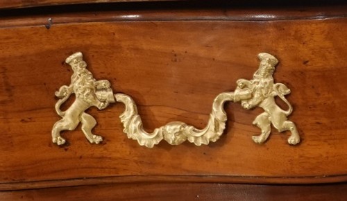Antiquités - Commode Louis XV par Pierre Hache (1705 – 1776)