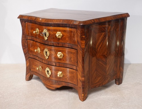 Collectibles  - Small 18th-Century Master&#039;s Chest of Drawers