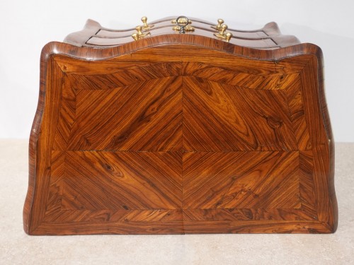 Small 18th-Century Master&#039;s Chest of Drawers - 