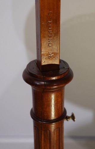 Rack and pinion pedestal table stamped C. TOPINO - Furniture Style Louis XVI