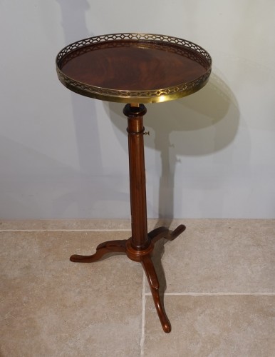 Furniture  - Rack and pinion pedestal table stamped C. TOPINO