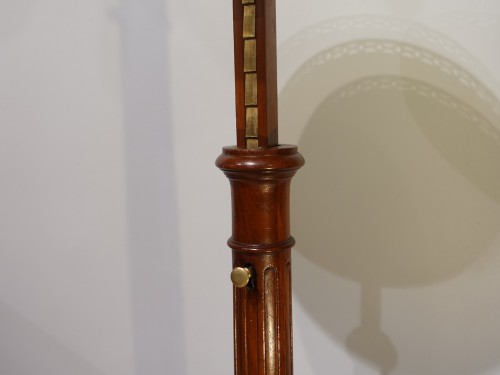 Rack and pinion pedestal table stamped C. TOPINO - Louis XVI