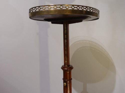 Antiquités - Rack and pinion pedestal table stamped C. TOPINO