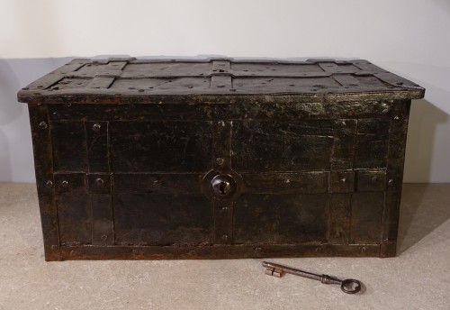 Nuremberg Chest – 17th Century - Curiosities Style Louis XIII