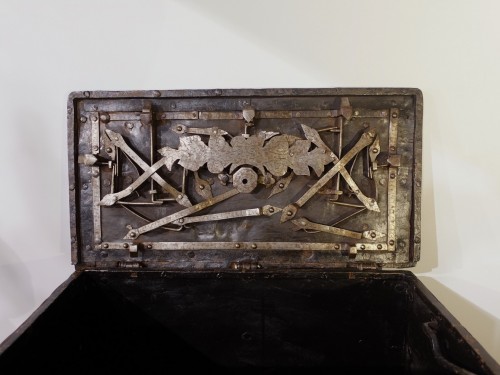 Nuremberg Chest – 17th Century - 
