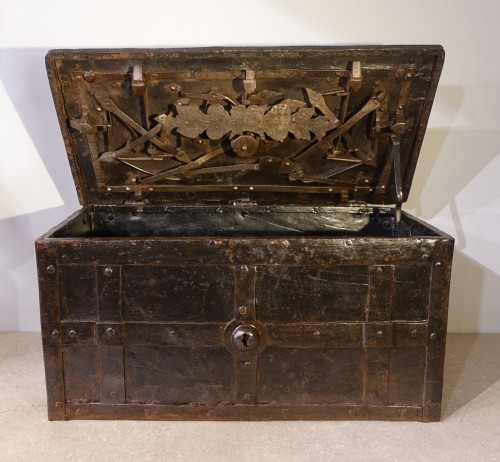 Nuremberg Chest – 17th Century - Louis XIII