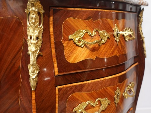 Louis XV - Commode d'entre-deux estampillée J. BIRCKLE d'époque XVIIIe
