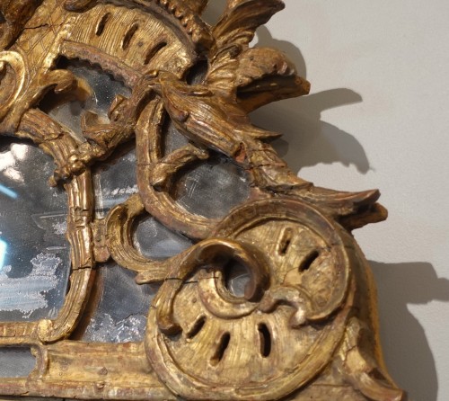 Miroirs, Trumeaux  - Miroir Régence à parecloses en bois doré d'époque XVIIIe