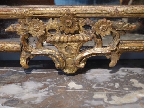 XVIIIe siècle - Miroir Régence à parecloses en bois doré d'époque XVIIIe