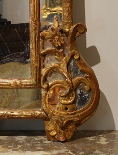 Régence - Miroir Régence à parecloses en bois doré d'époque XVIIIe