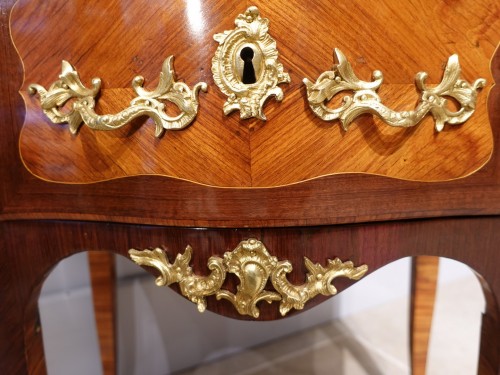 Louis XV - Commode estampillée IB HEDOUIN d'époque XVIIIe
