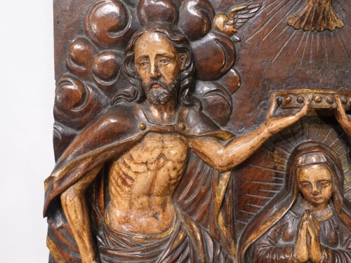 Sculpture Sculpture en Bois - Couronnement de la Vierge – Bas-relief polychrome Époque XVIIe siècle