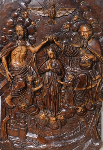 Antiquités - Couronnement de la Vierge – Bas-relief polychrome Époque XVIIe siècle