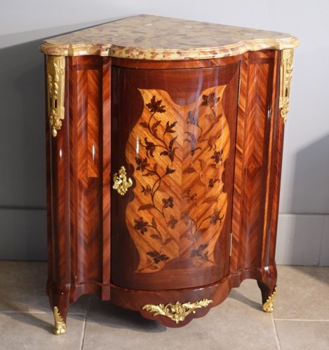 A Carel-stamped floral marquetry corner cabinet - Furniture Style Louis XV