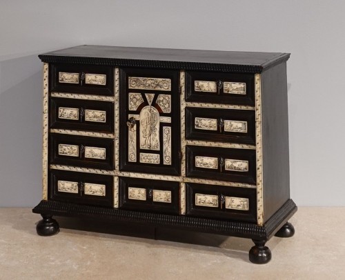 Small 17th-century Italian cabinet - Furniture Style Louis XIII