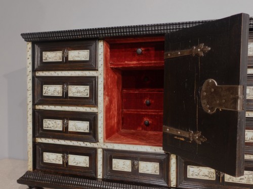 Small 17th-century Italian cabinet - Louis XIII