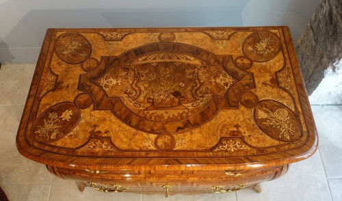 Regency-period bombe commode with floral marquetry - 