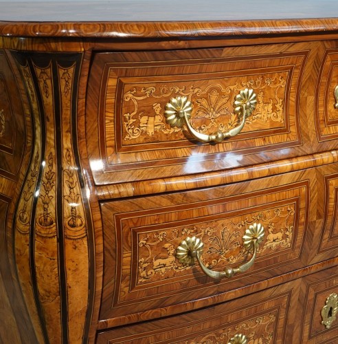 Regency-period bombe commode with floral marquetry - French Regence