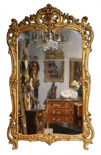 Miroir en bois doré du XVIIIe siècle