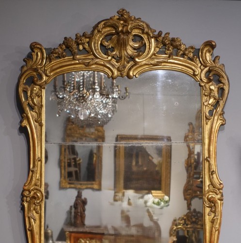 Louis XV - Miroir en bois doré du XVIIIe siècle