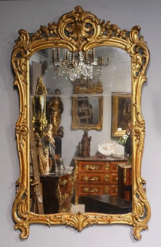 Antiquités - Miroir en bois doré du XVIIIe siècle