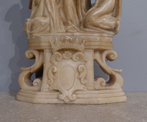 XVIIe siècle - Vierge à l'Enfant avec deux orants en albâtre, Trapani XVIIe siècle