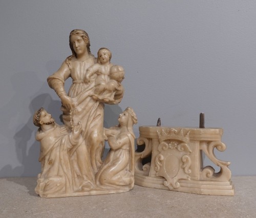 Vierge à l'Enfant avec deux orants en albâtre, Trapani XVIIe siècle - Louis XIII