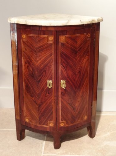 Pair of &quot;Transition&quot; period corners cabinet 18th century - 