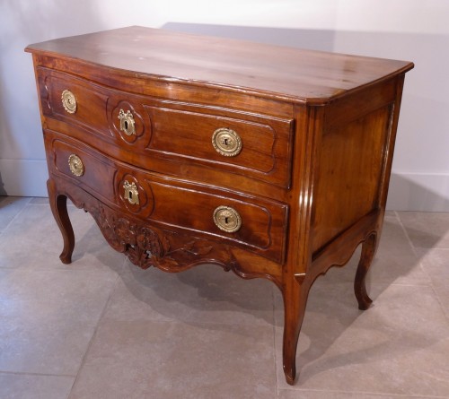 Commode provençale dite « sauteuse », Transition, époque XVIIIe - Mobilier Style Transition