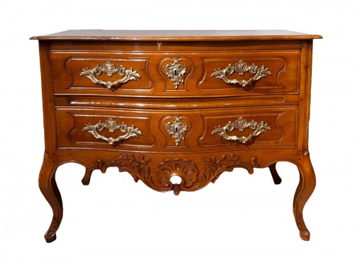 Commode provençale Louis XV dite « sauteuse » 