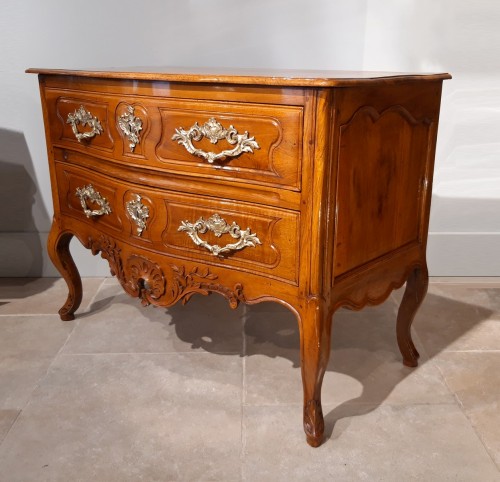 Commode provençale Louis XV dite « sauteuse »  - Mobilier Style Louis XV