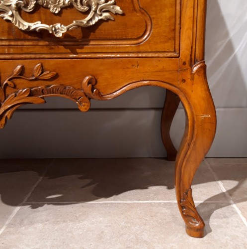 Mobilier Commode - Commode provençale Louis XV dite « sauteuse » 