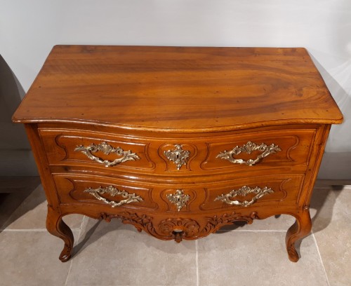 Commode provençale Louis XV dite « sauteuse »  - Gérardin et Cie