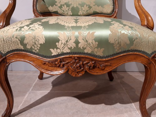 Antiquités - Fauteuil Louis XV à dossier plat