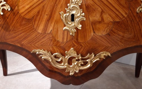 Commode marquetée Louis XV estampillée DELORME - Gérardin et Cie