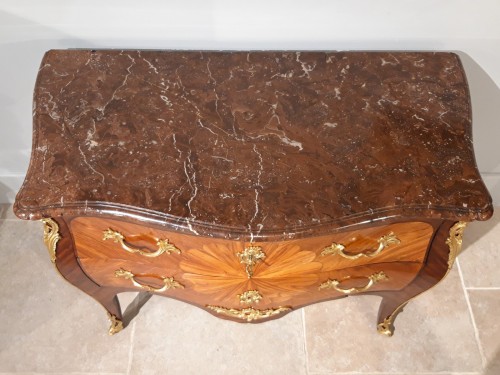 Louis XV - Commode marquetée Louis XV estampillée DELORME