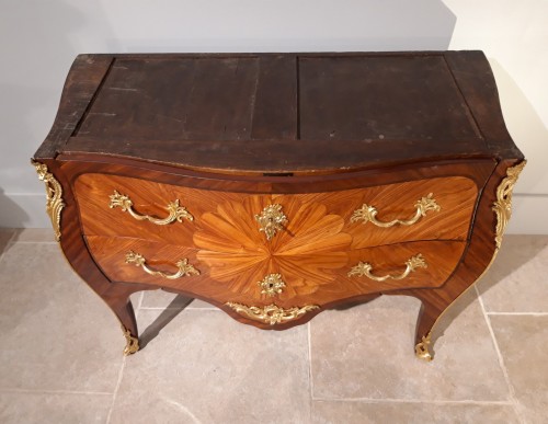 Antiquités - French Louis XV &#039;&#039;commode&#039;&#039; stamped DELORME