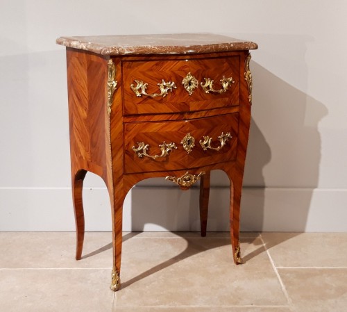 Petite commode Louis XV estampillée C.I. DUFOUR - Mobilier Style Louis XV