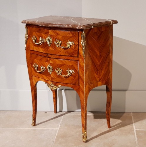 Mobilier Commode - Petite commode Louis XV estampillée C.I. DUFOUR